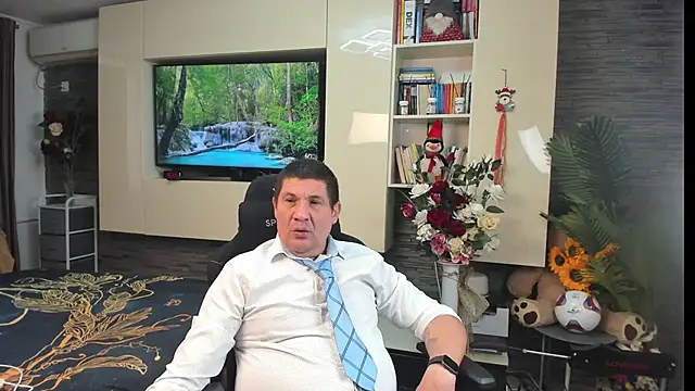 SpartacusDaddy48 stripchat live cam model