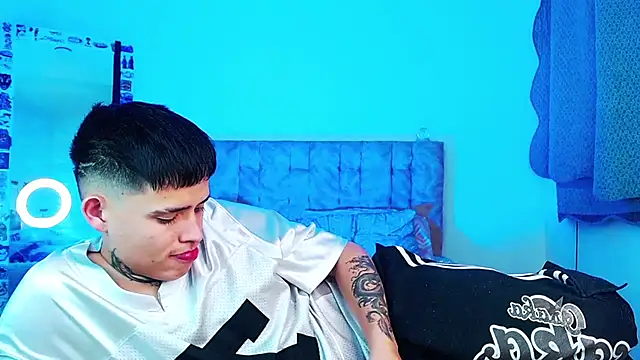 _justinmoon2 stripchat live cam model