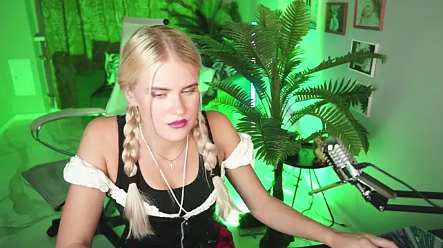 KattyWilde stripchat live cam model
