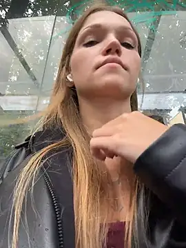 StreetSquirt stripchat live cam model