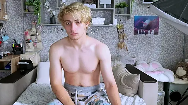 BloodyBlondiee stripchat live cam model