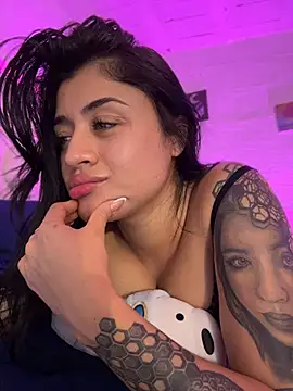lucianaroy stripchat live cam model