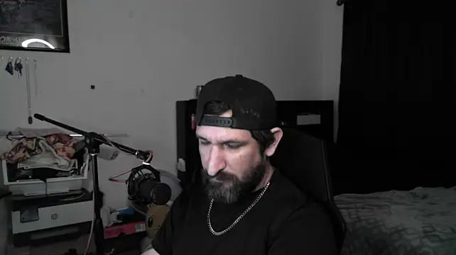 DevilPup75_ stripchat live cam model