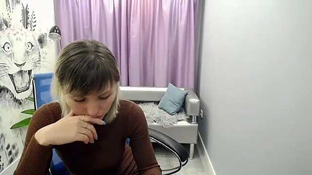dareyann stripchat live cam model