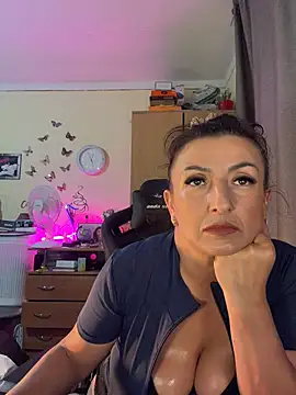 Hotangel75 stripchat live cam model