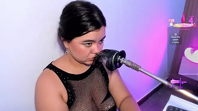 klhoe_boobs stripchat live cam model