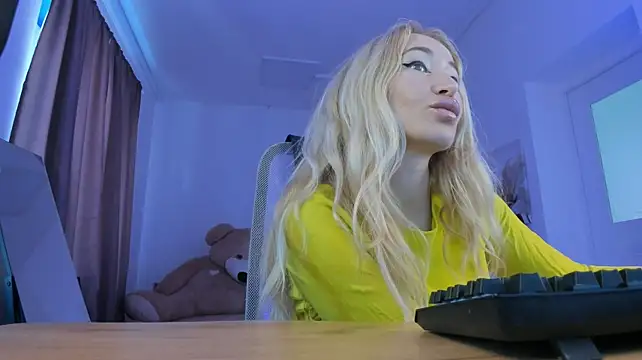 AstraMonroe stripchat live cam model