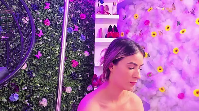 lauryncooper stripchat live cam model