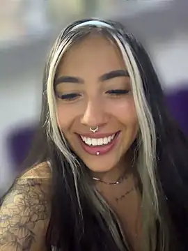 ManuelaVeeleez stripchat live cam model