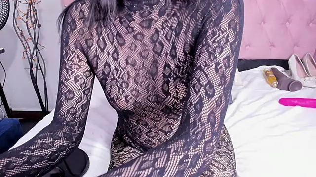Antonella_HyH stripchat live cam model