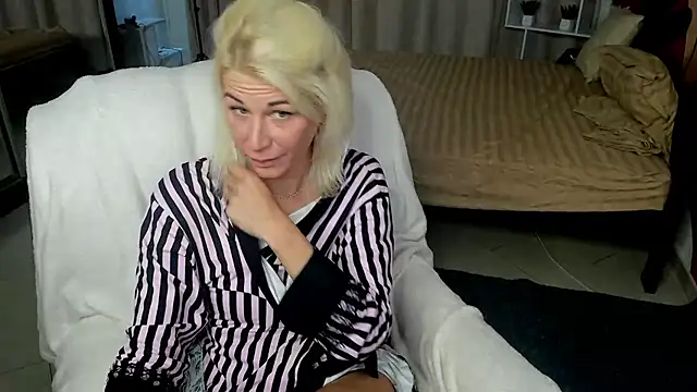Emilia_Wilss stripchat live cam model