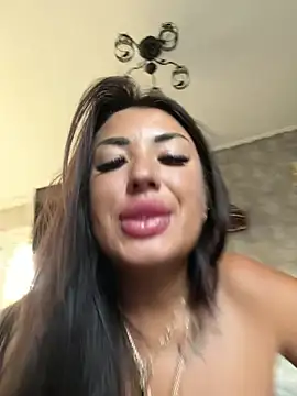 RuslanaXX stripchat live cam model