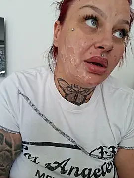 CandyCurvess stripchat live cam model