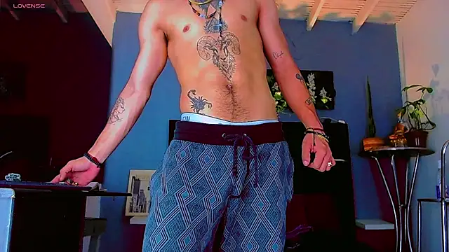 HannibalLester stripchat live cam model