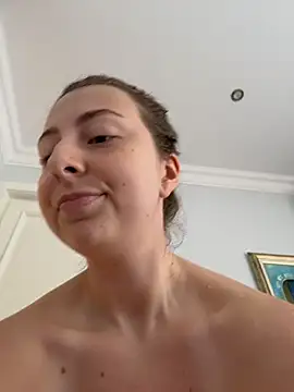 curvyflawless stripchat live cam model