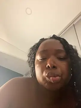 TanishaEvans stripchat live cam model
