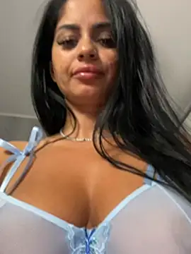 _adelle stripchat live cam model