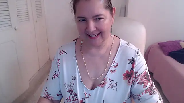leonela_69 stripchat live cam model