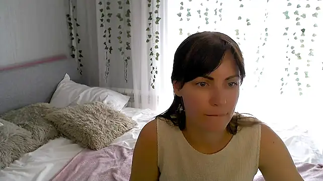 EmmmaLuxe stripchat live cam model