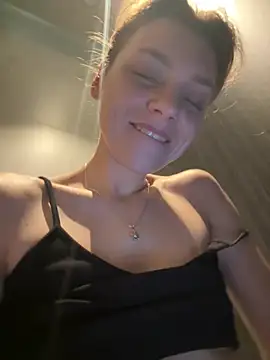 ValenciaShock stripchat live cam model
