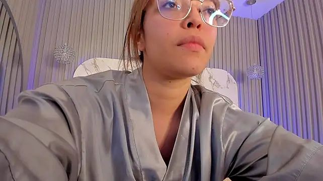 AbrilBloom stripchat live cam model