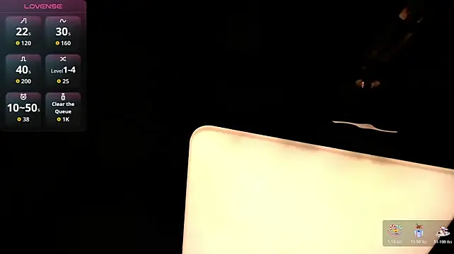 Maxxi_Brown stripchat live cam model