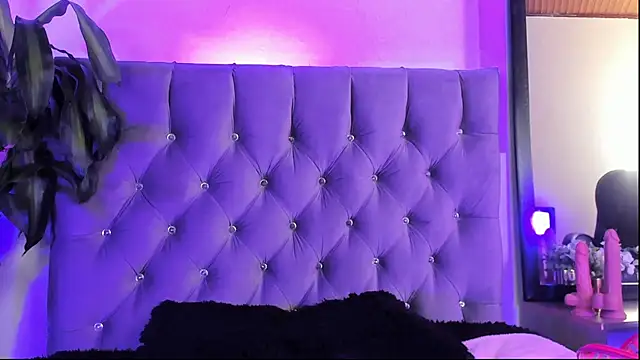 Im_megaan stripchat live cam model