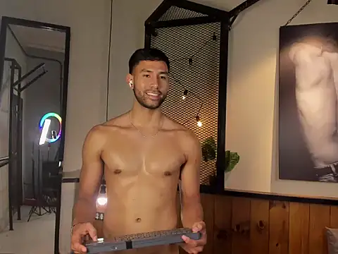 AronnCruz stripchat live cam model
