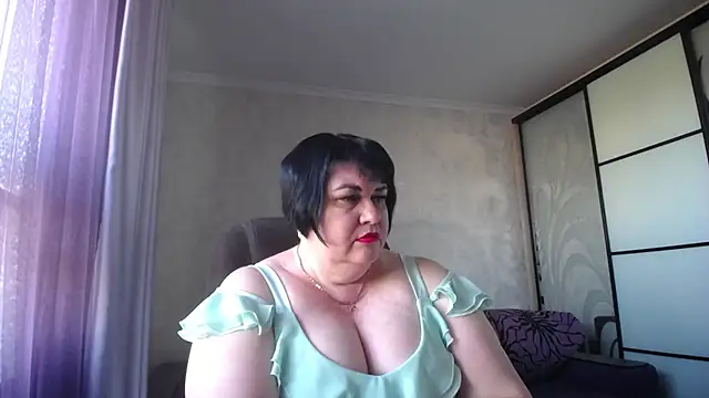 AlluringCurves stripchat live cam model