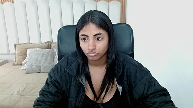 shaneelle stripchat live cam model
