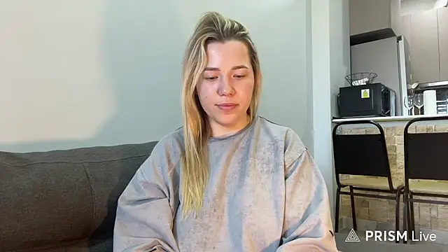 alyrasun stripchat live cam model