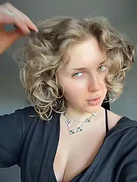 KellyKeler stripchat live cam model