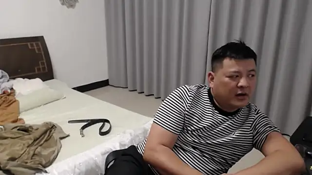 zhang1118 stripchat live cam model
