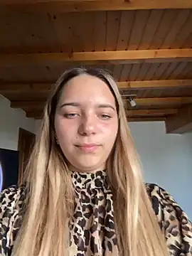 Naomi-Klein stripchat live cam model