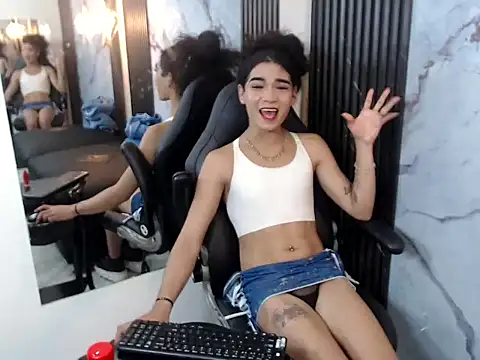 Harineff stripchat live cam model