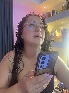 Nails_Lucia stripchat live cam model