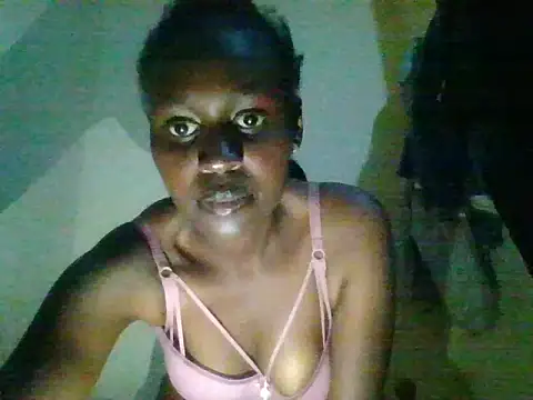 stripqeen232 stripchat live cam model
