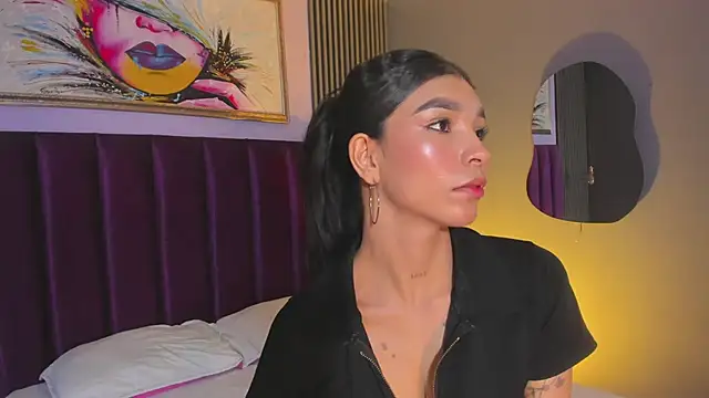 LauraAristizabal stripchat live cam model