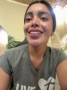 TS-SimplyTheBest stripchat live cam model