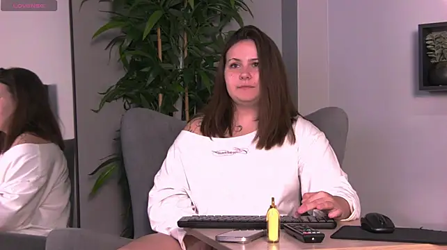 MireyaLin stripchat live cam model