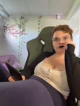 CurvesNChaos stripchat live cam model
