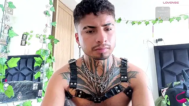 JuanCamiilo_66 stripchat live cam model