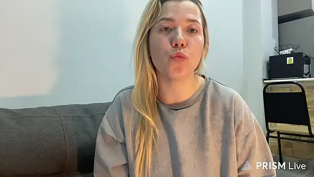 alyrasun stripchat live cam model