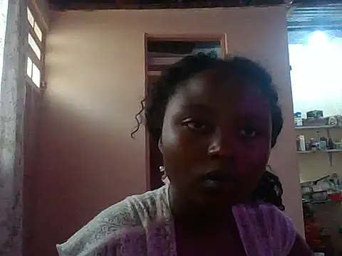 Creamybunnny stripchat live cam model