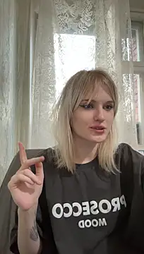 LizzaCrown stripchat live cam model