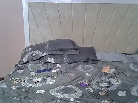 PetiteAlluree stripchat live cam model
