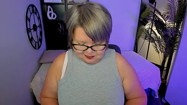 Shannonshine stripchat live cam model