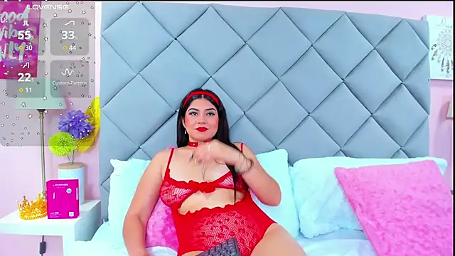 NahomyAdams stripchat live cam model