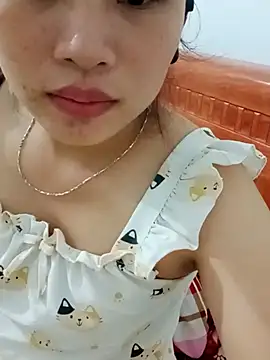 min2002a stripchat live cam model