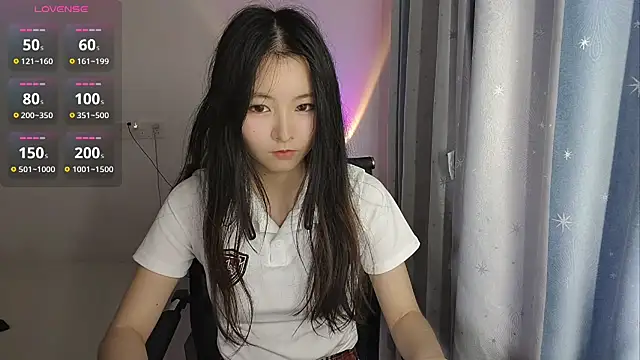 Luna-170 stripchat live cam model